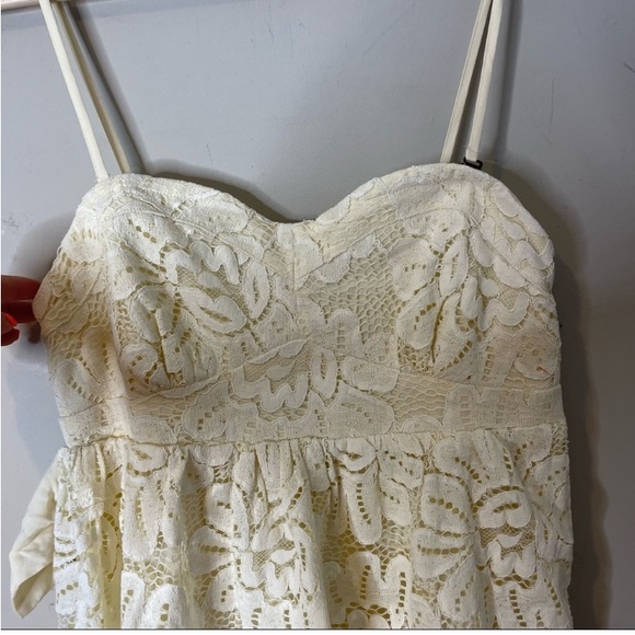 ANTHROPOLOGIE Maeve Strapless Cream Lace and Crochet Tiered Mini Dress - Picture 9 of 12